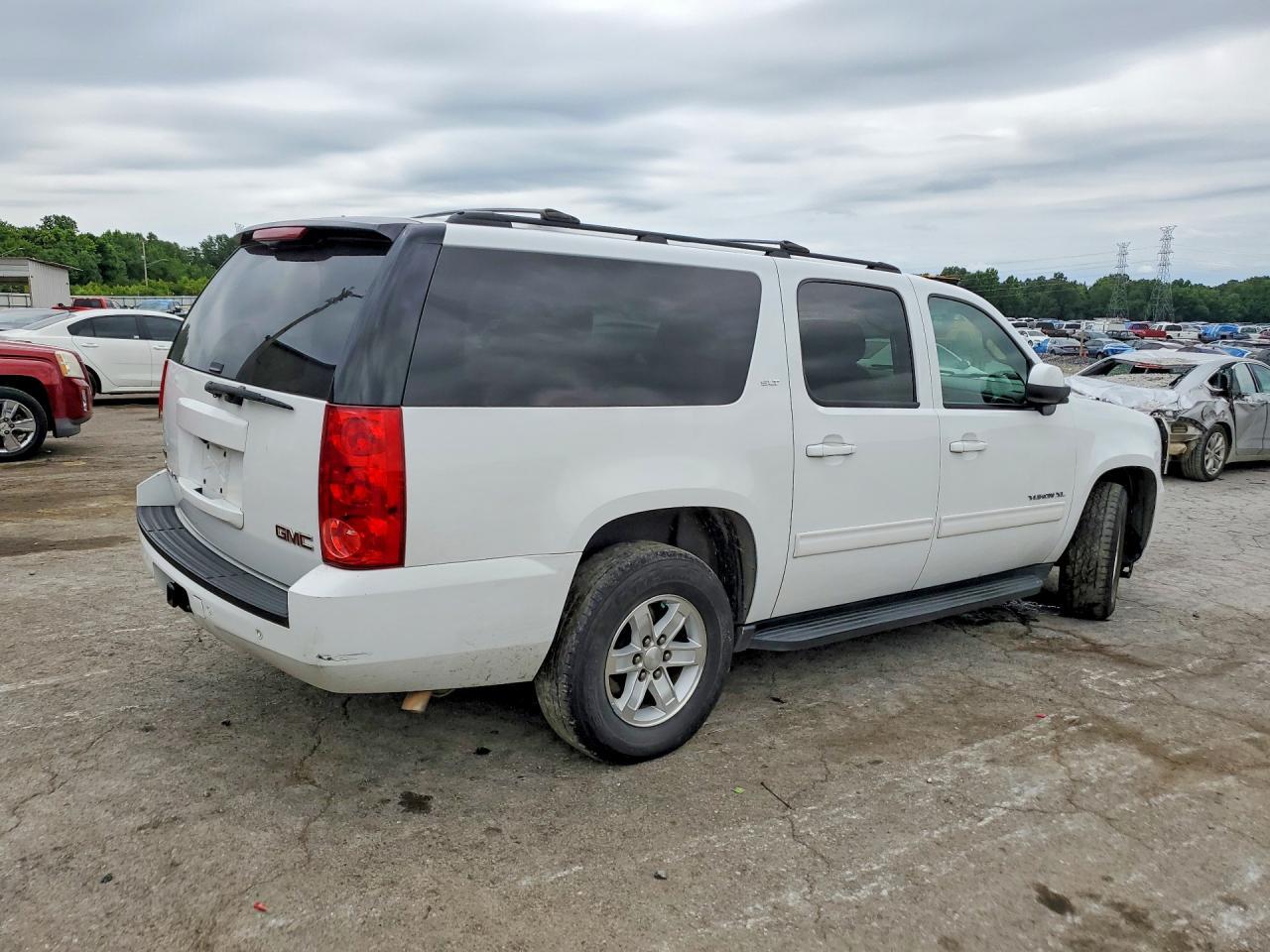 2011 GMC Yukon Xl C1500 Slt - Image 3
