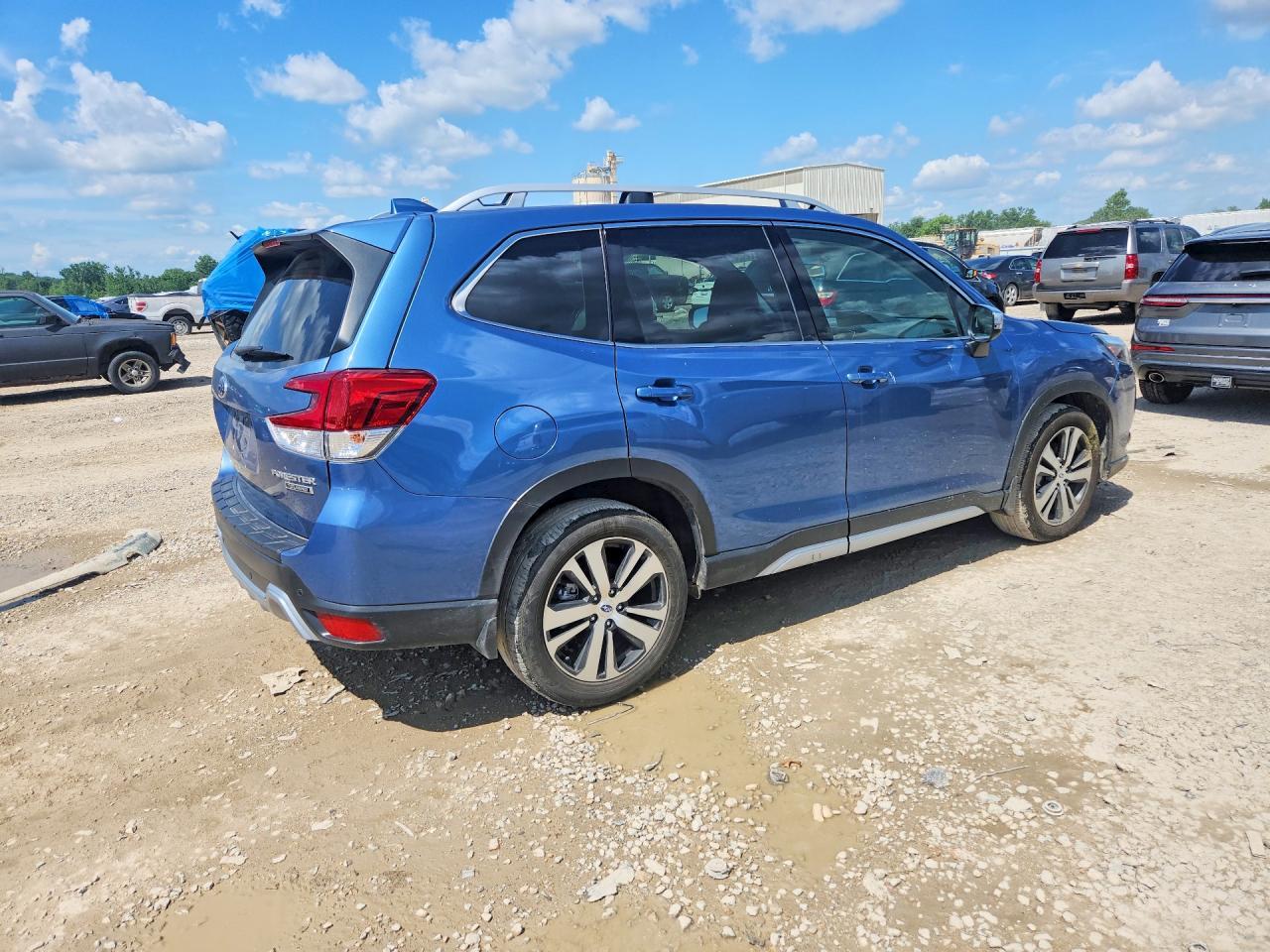 2022 Subaru Forester Touring - Image 3