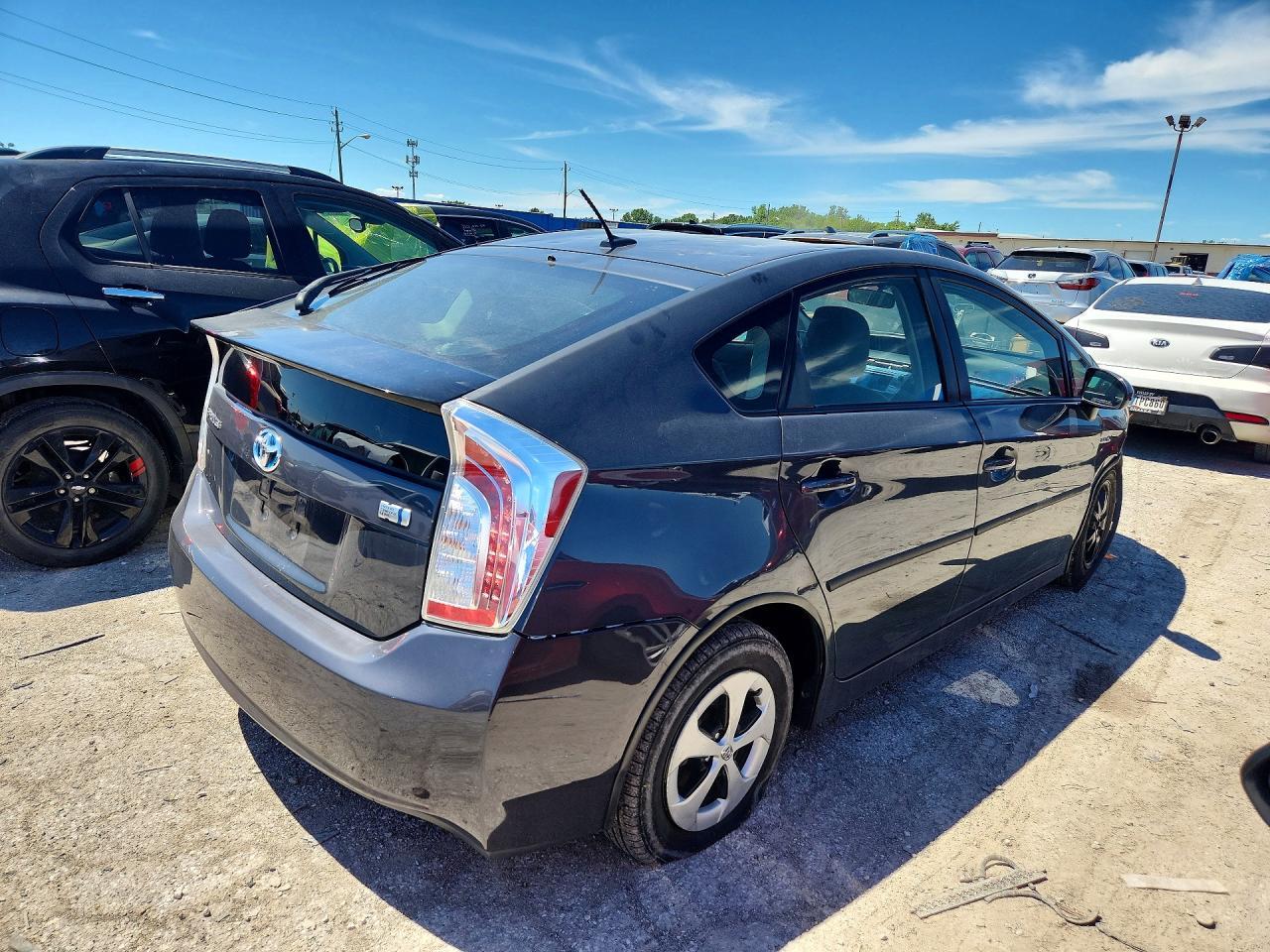 2015 Toyota Prius Three - Фото 3