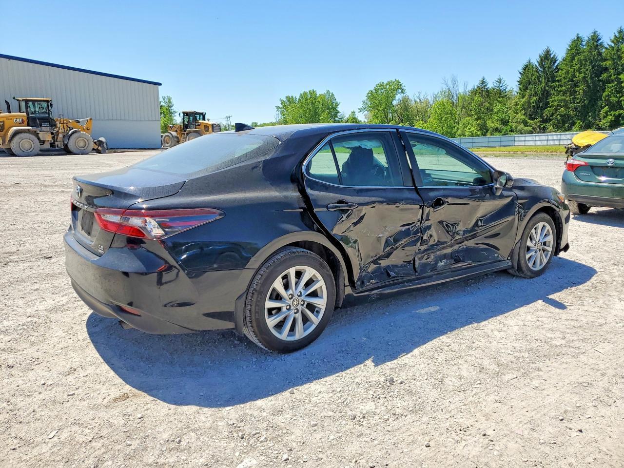 2023 Toyota Camry Le - Фото 3