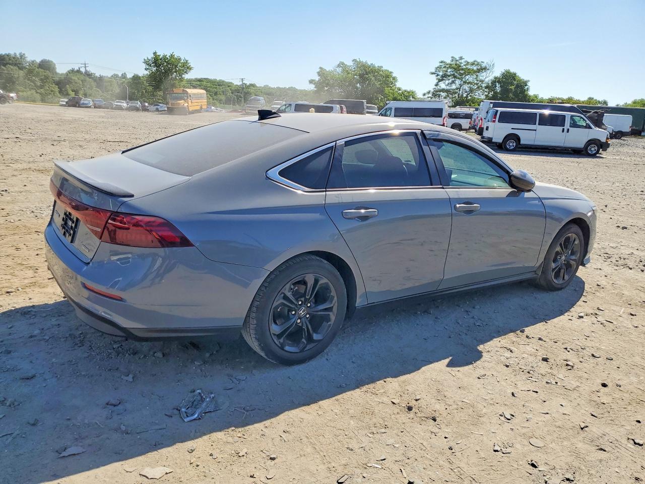 2023 Honda Accord Hybrid Sport - Фото 3
