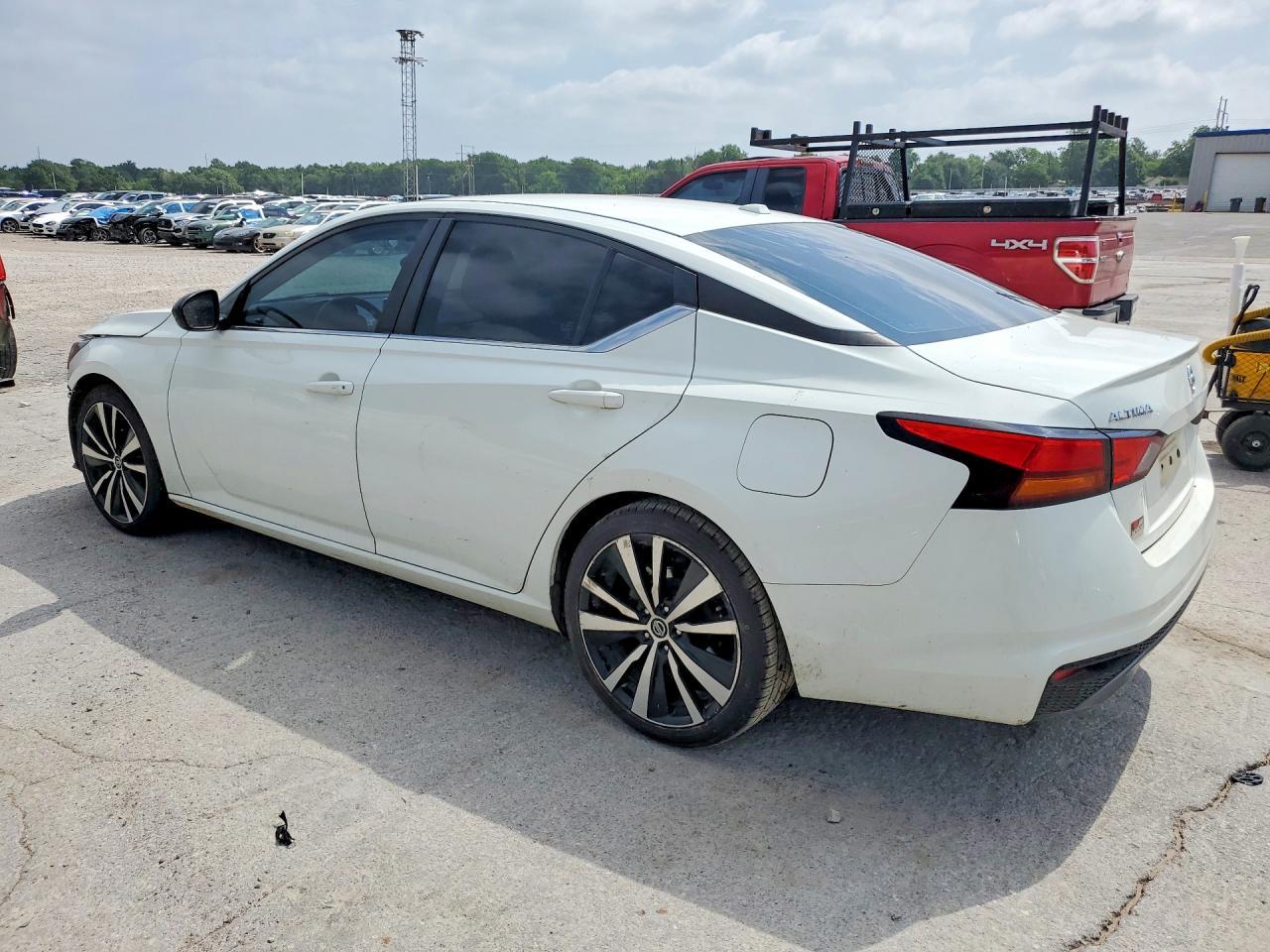 2019 Nissan Altima Sr - Фото 2