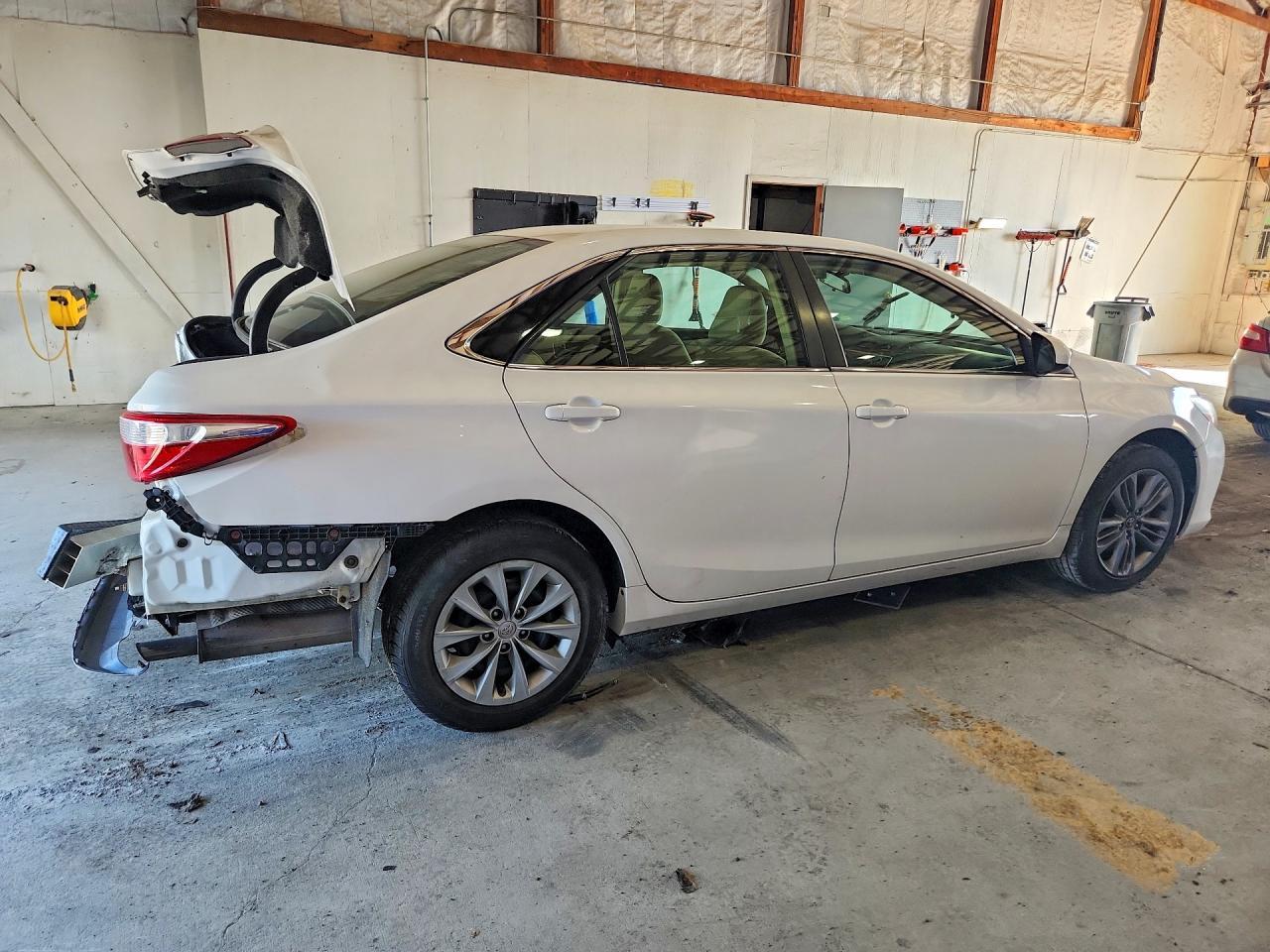 2017 Toyota Camry Le - Фото 3