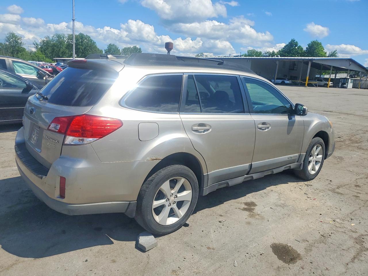 2014 Subaru Outback 2.5I Premium - Image 3