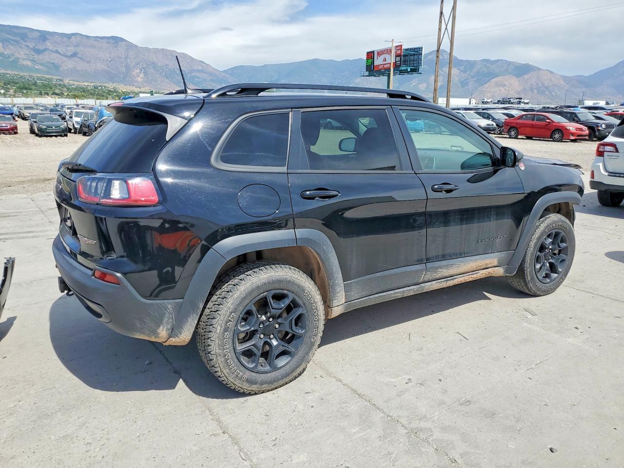 2022 Jeep Cherokee Trailhawk - Image 3