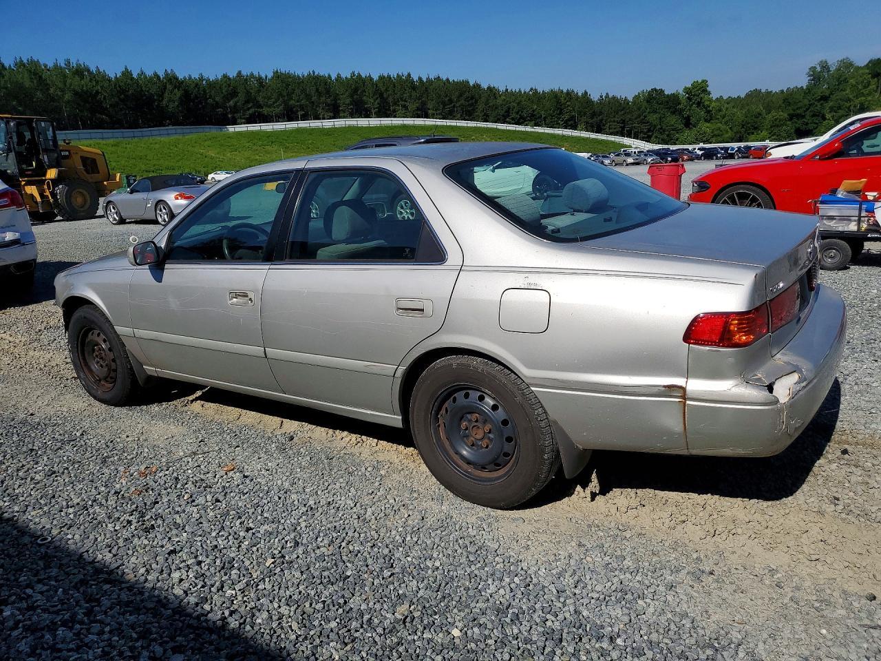 2001 Toyota Camry Ce - Фото 2
