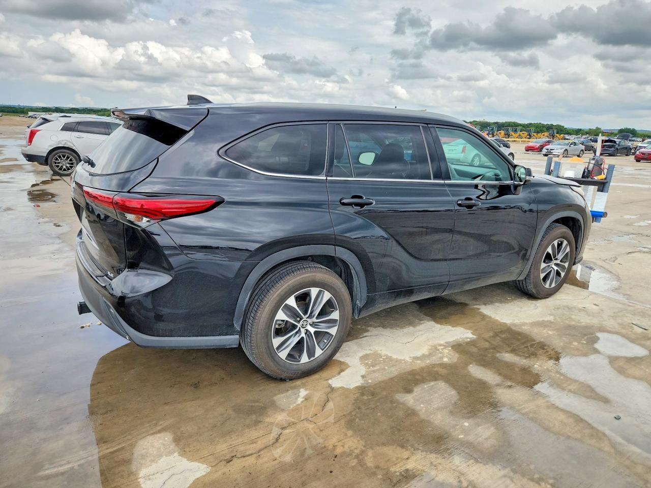 2022 Toyota Highlander Xle - Фото 3