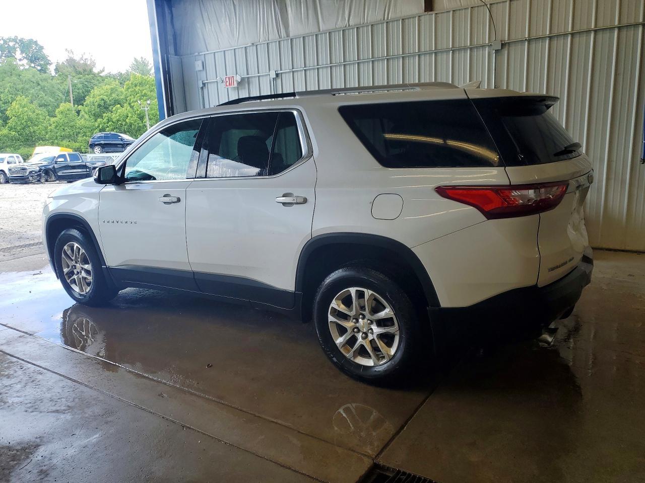 2018 Chevrolet Traverse Lt - Фото 2