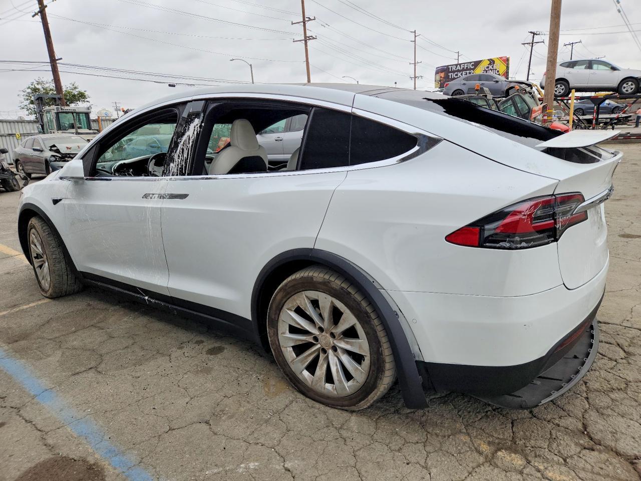 2021 Tesla Model X - Фото 2