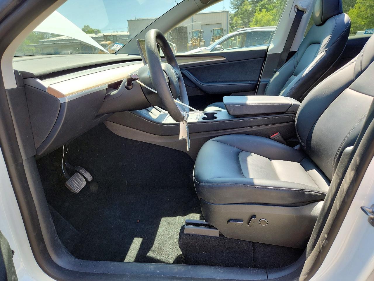 2023 Tesla Model Y - Image 7
