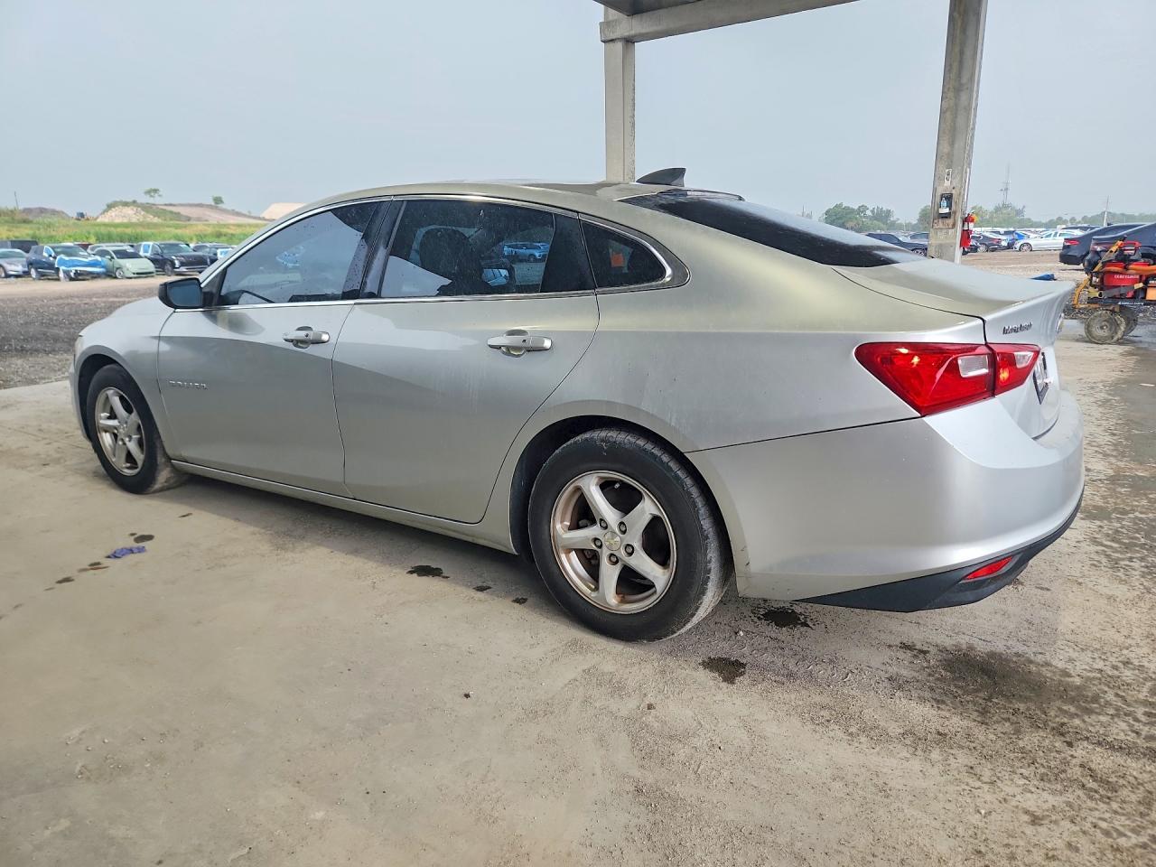 2016 Chevrolet Malibu Ls - Фото 2