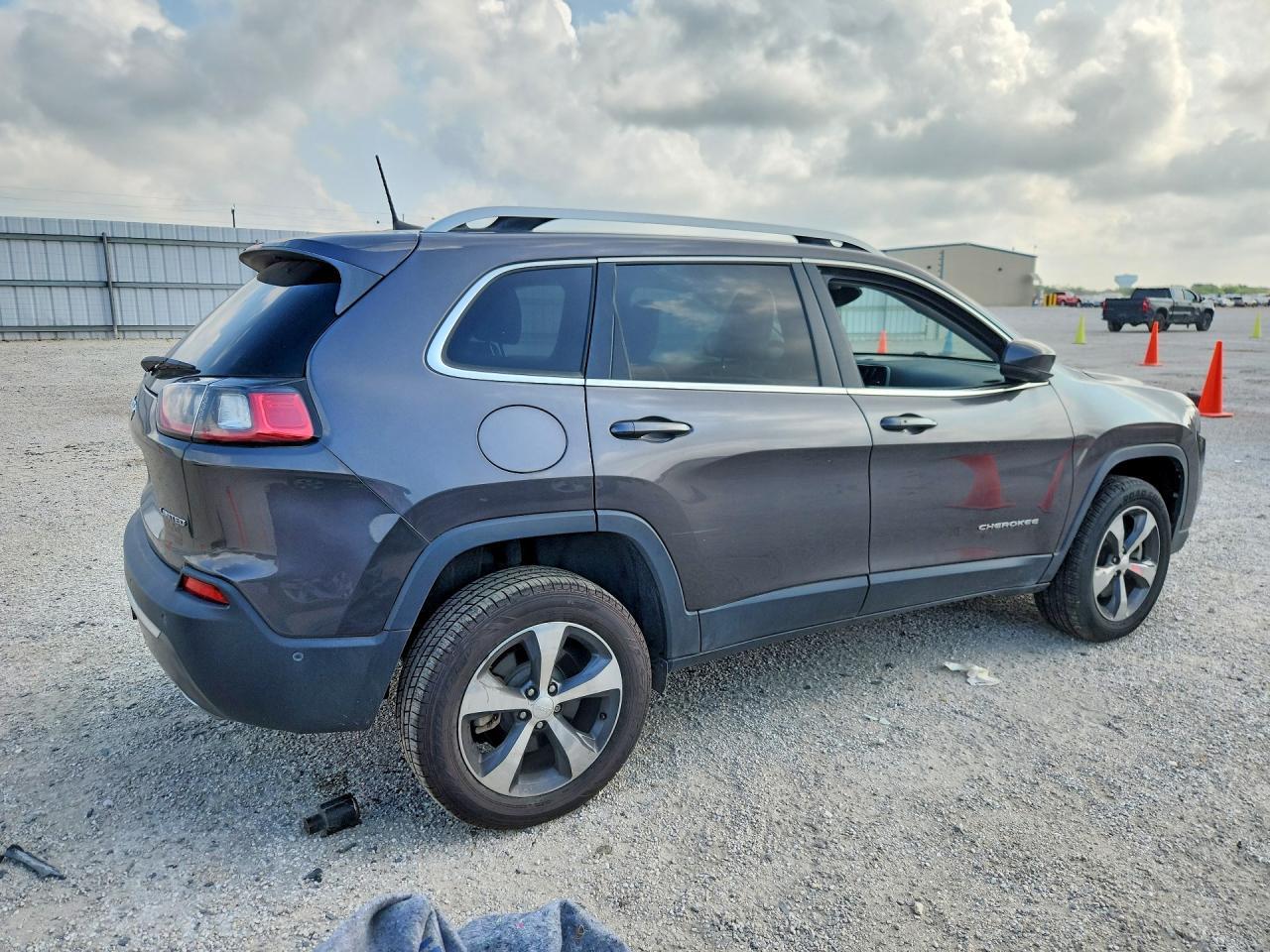 2019 Jeep Cherokee Limited - Image 3