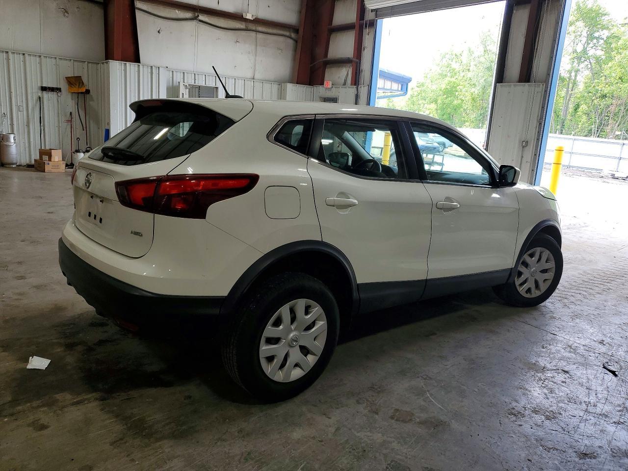 2018 Nissan Rogue Sport S - Image 3