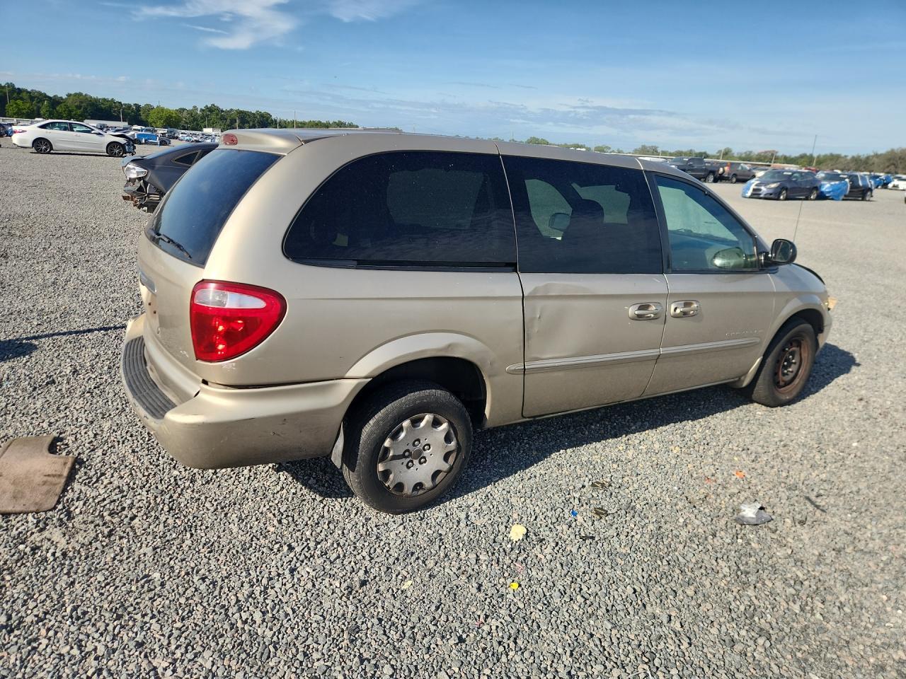 2001 Chrysler Town & Country Lx - Image 3