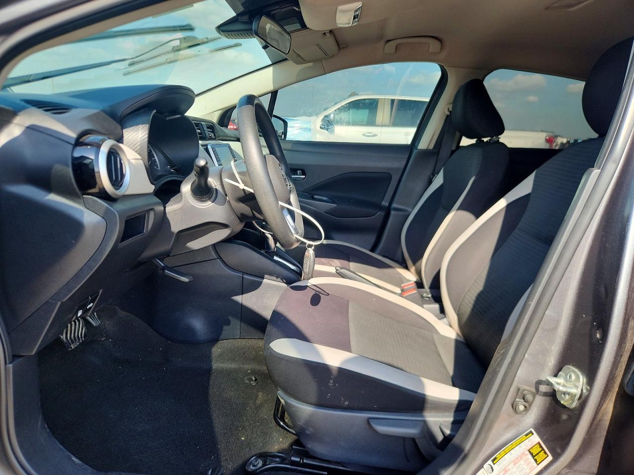 2021 Nissan Versa Sv - Image 7