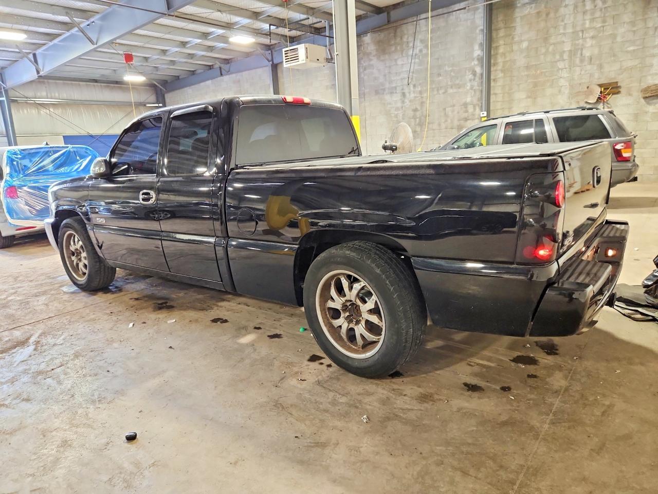 2003 Chevrolet Silverado K1500 - Image 2