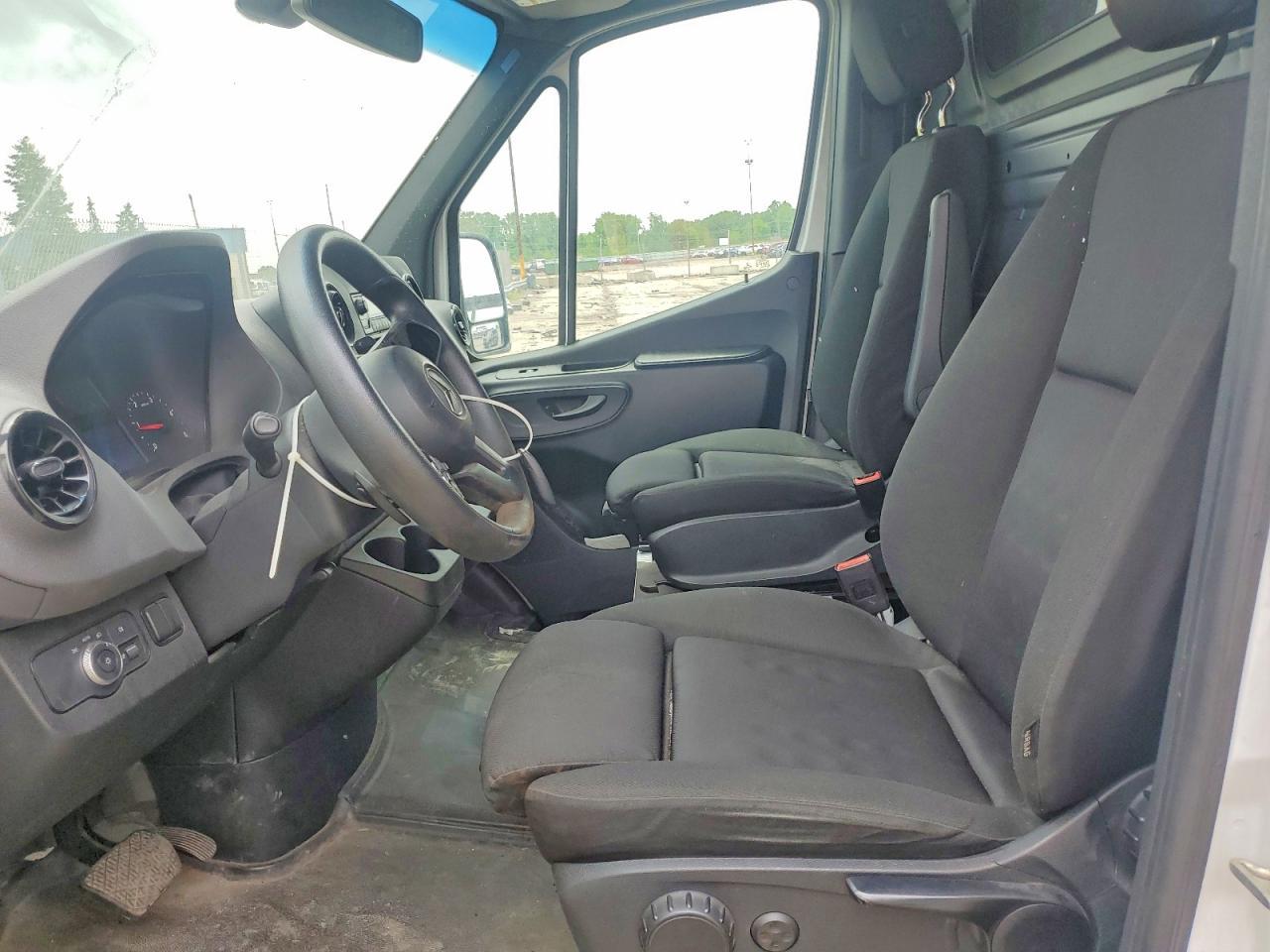 2023 Mercedes-Benz Sprinter 2500 - Фото 7