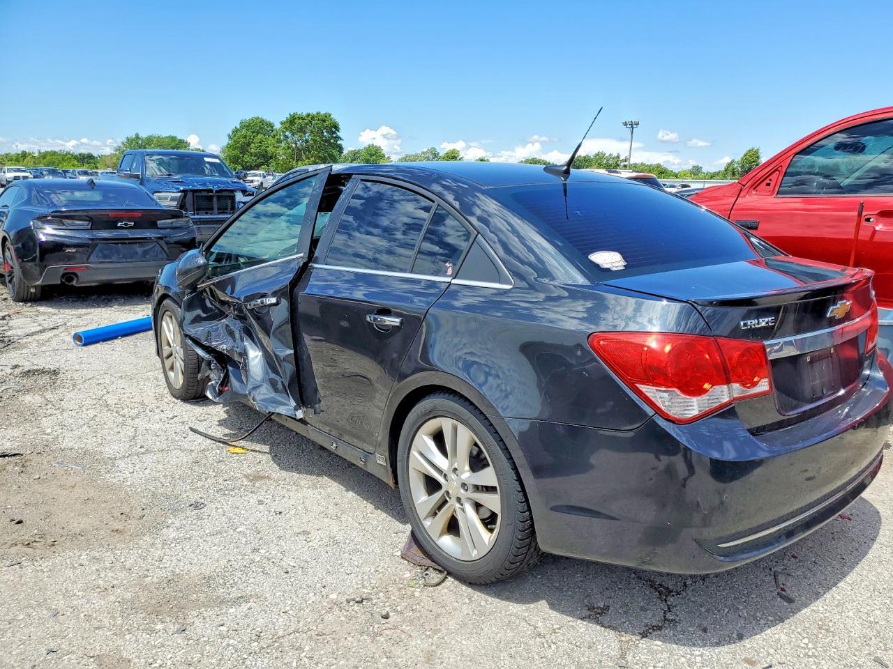 2017 Chevrolet Malibu Lt - Image 2