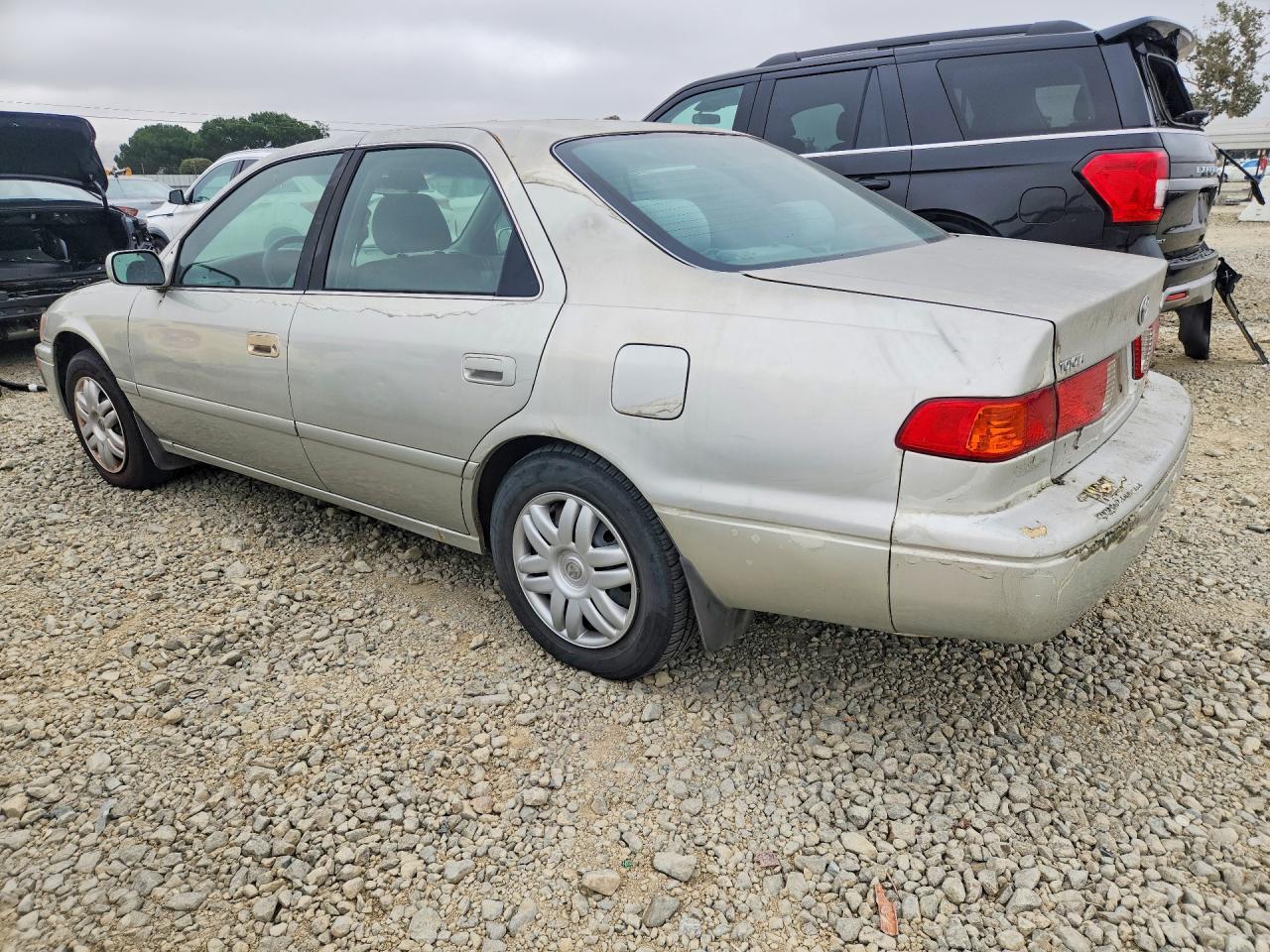 2000 Toyota Camry Le - Фото 2