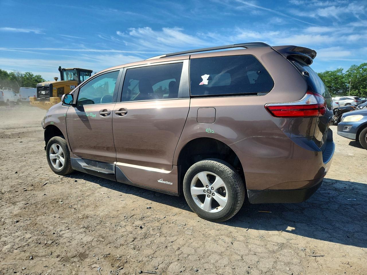 2018 Toyota Sienna Le - Фото 2