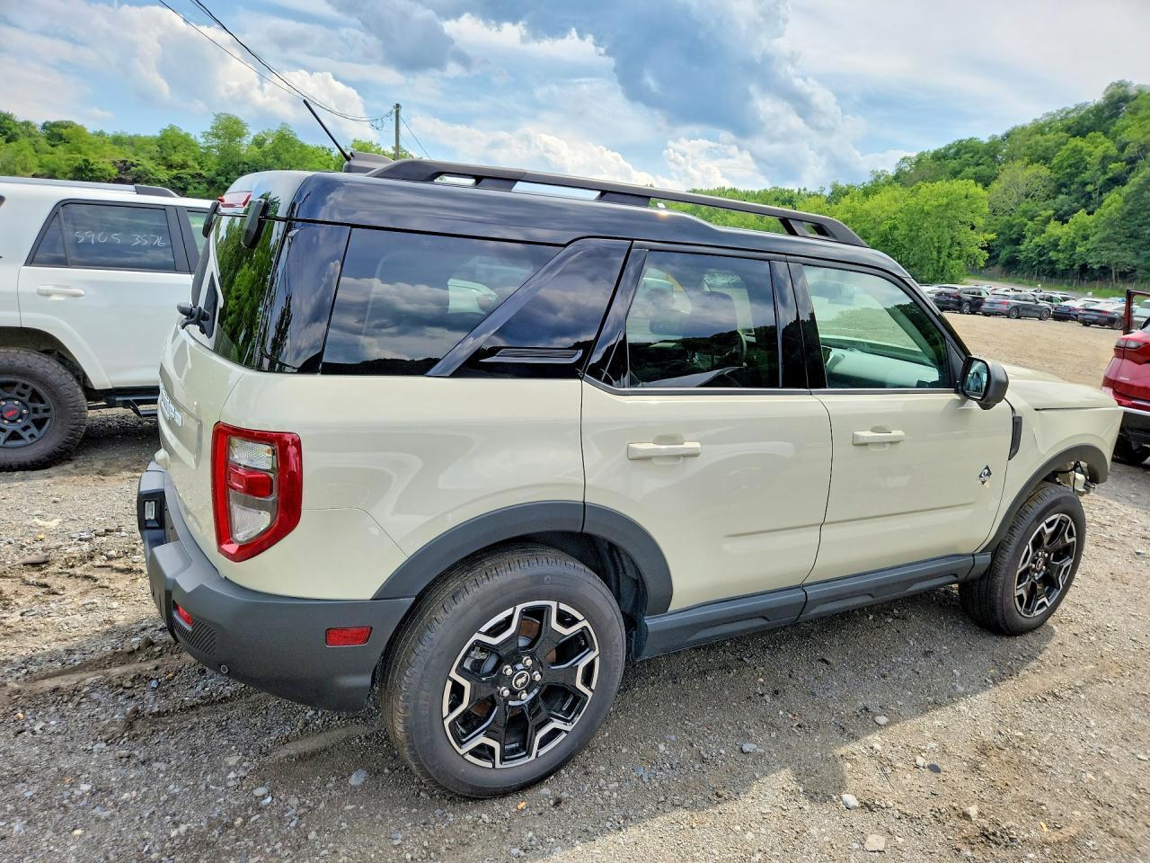 2025 Ford Bronco Sport Outer Banks - Image 3