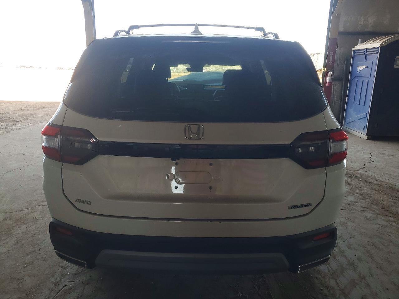 2025 Honda Pilot Touring - Image 6