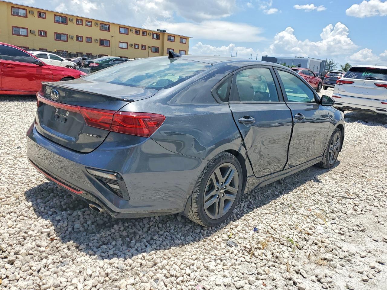2021 Kia Forte Gt Line - Image 3
