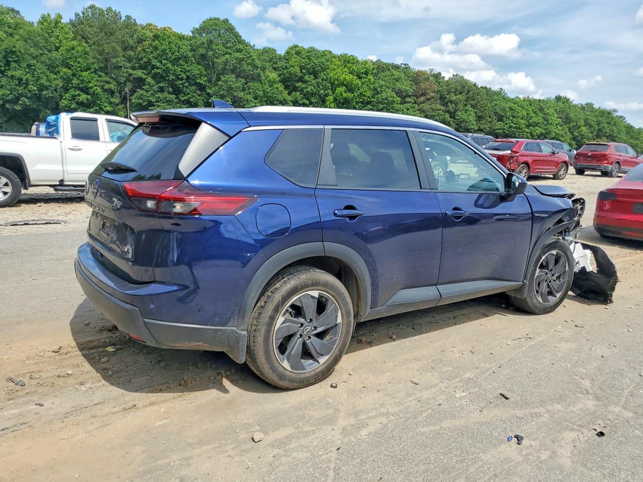 2024 Nissan Rogue Sv - Image 3