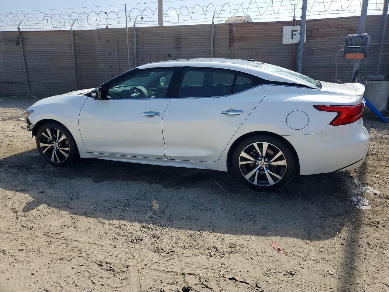 2016 Nissan Maxima Platinum - Image 2