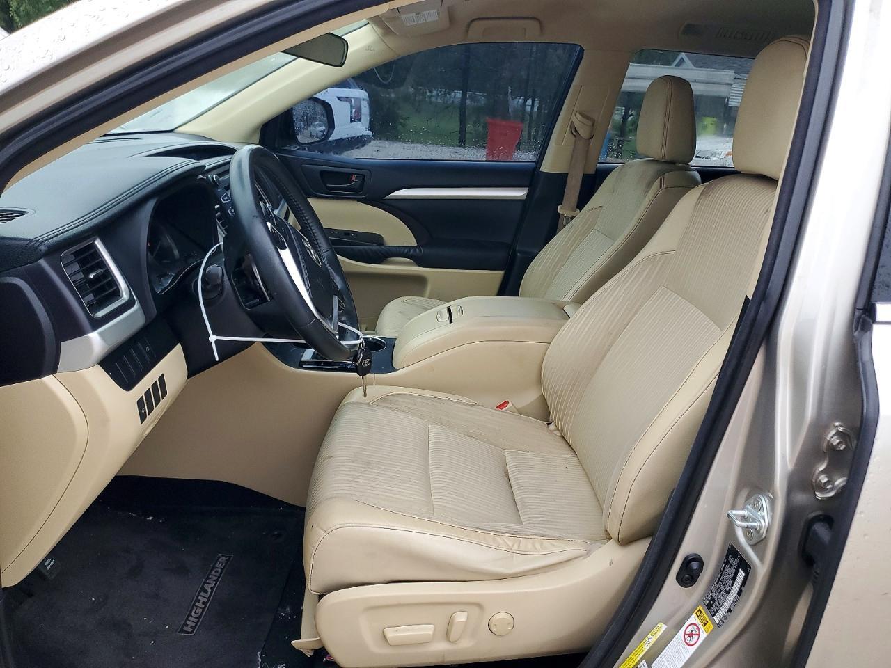 2014 Toyota Highlander Le Plus - Image 7