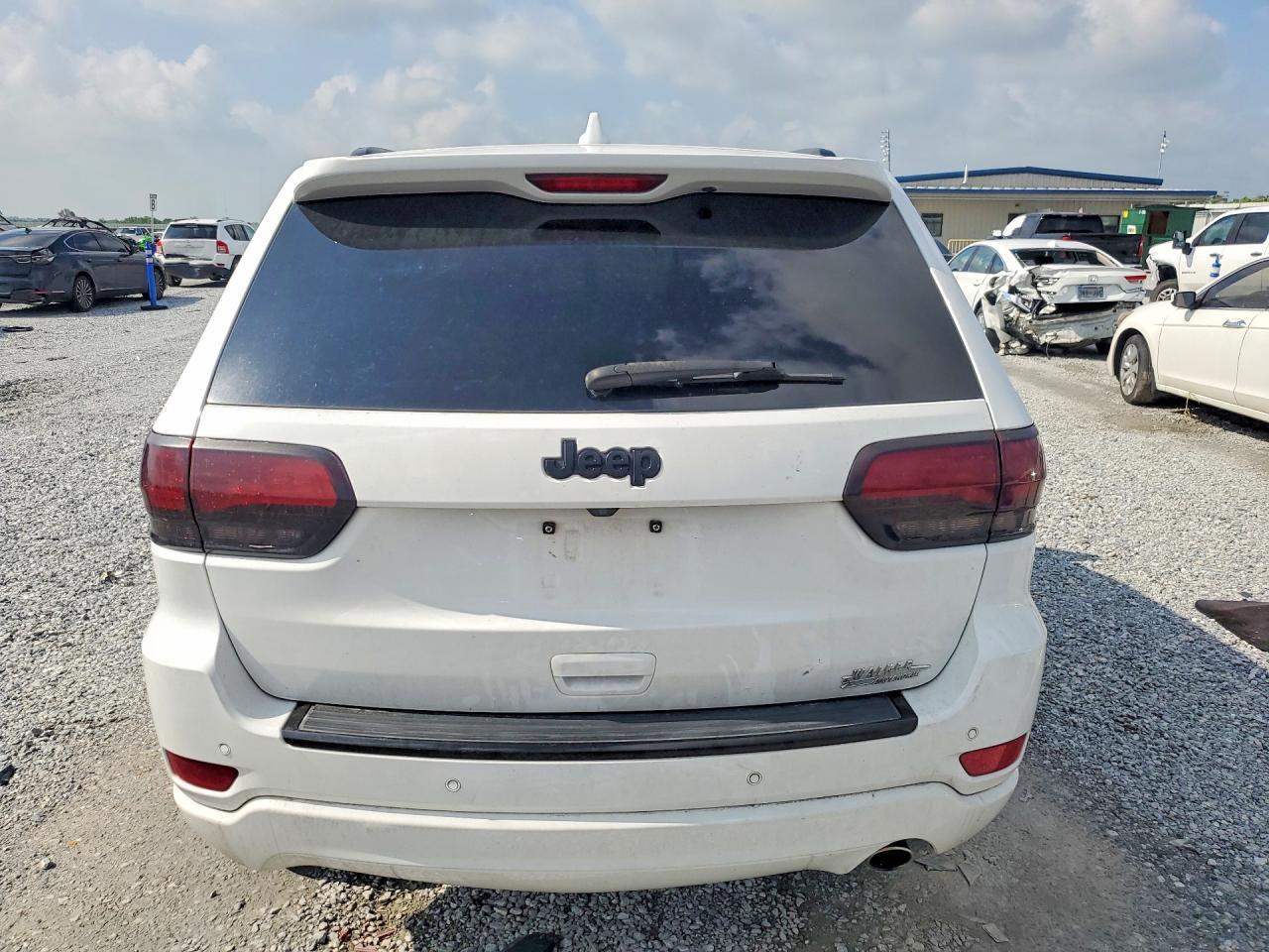 2018 Jeep Grand Cherokee Lared - Image 6