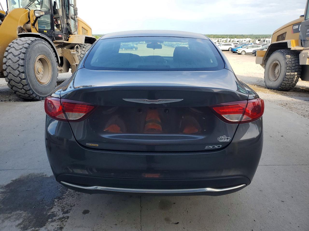 2017 Chrysler 200 Limited - Image 6