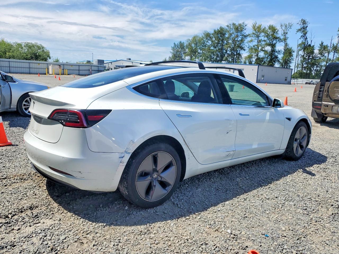 2018 Tesla Model 3 - Фото 3