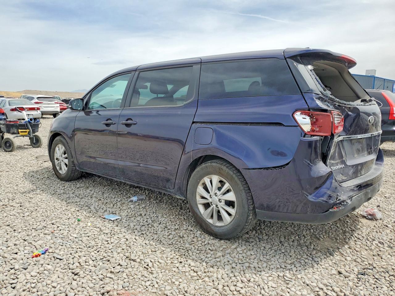 2019 Kia Sedona - Image 2