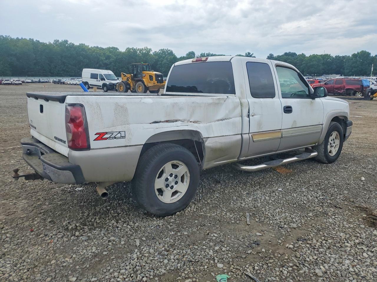 2004 Chevrolet Silverado K1500 - Image 3