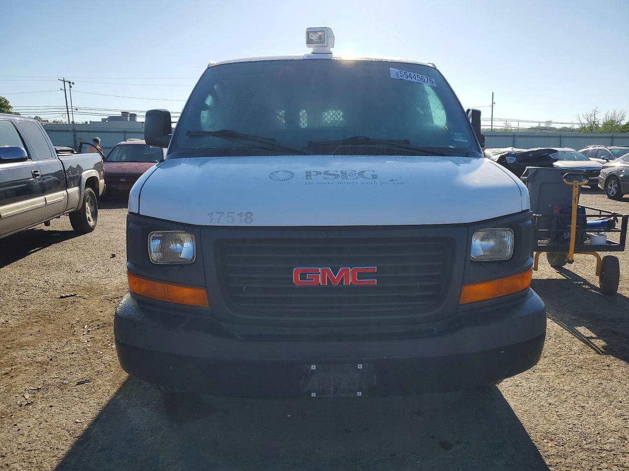 2015 GMC Savana G3500 - Image 6