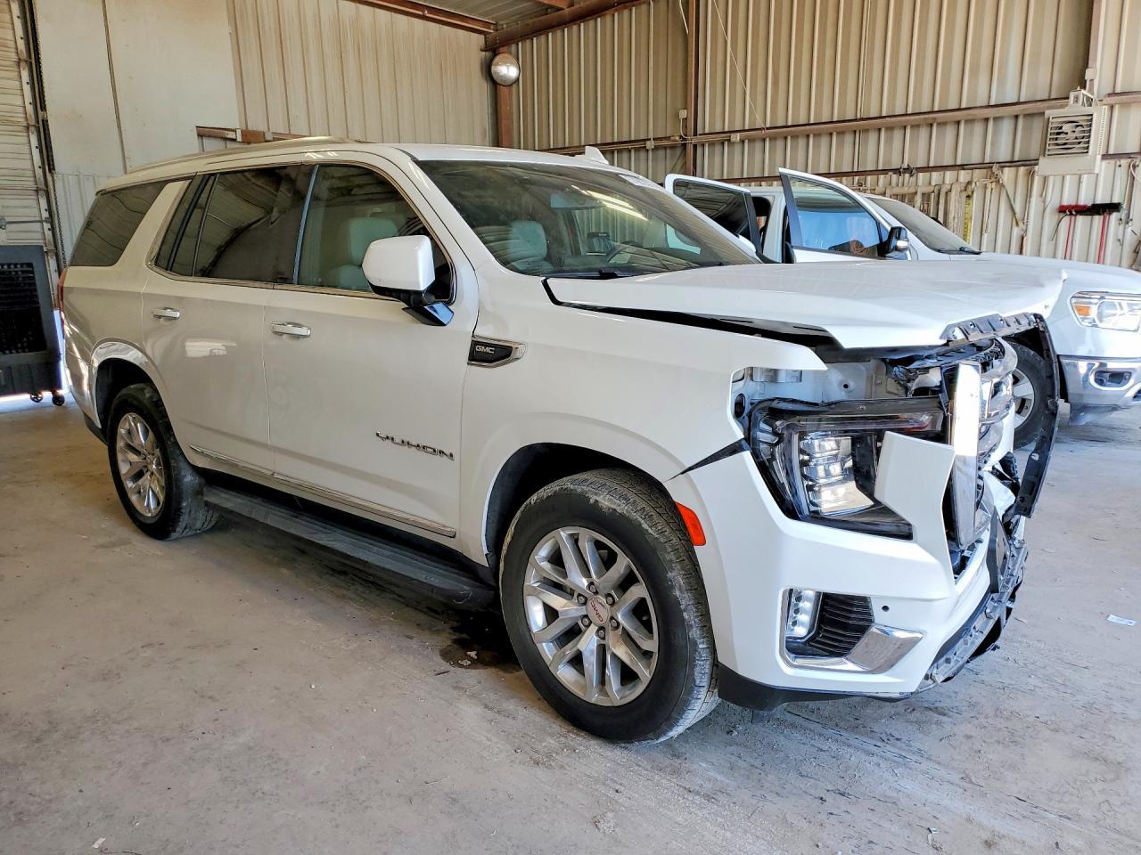 2023 GMC Yukon Slt - Фото 4