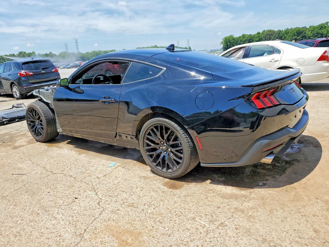 2024 Ford Mustang Gt - Фото 2