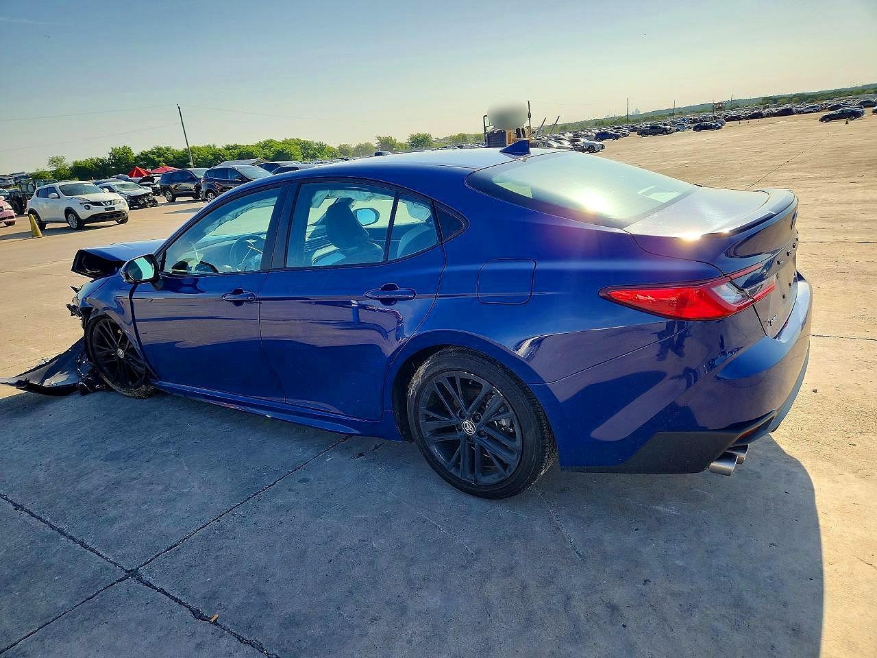 2025 Toyota Camry Se - Фото 2