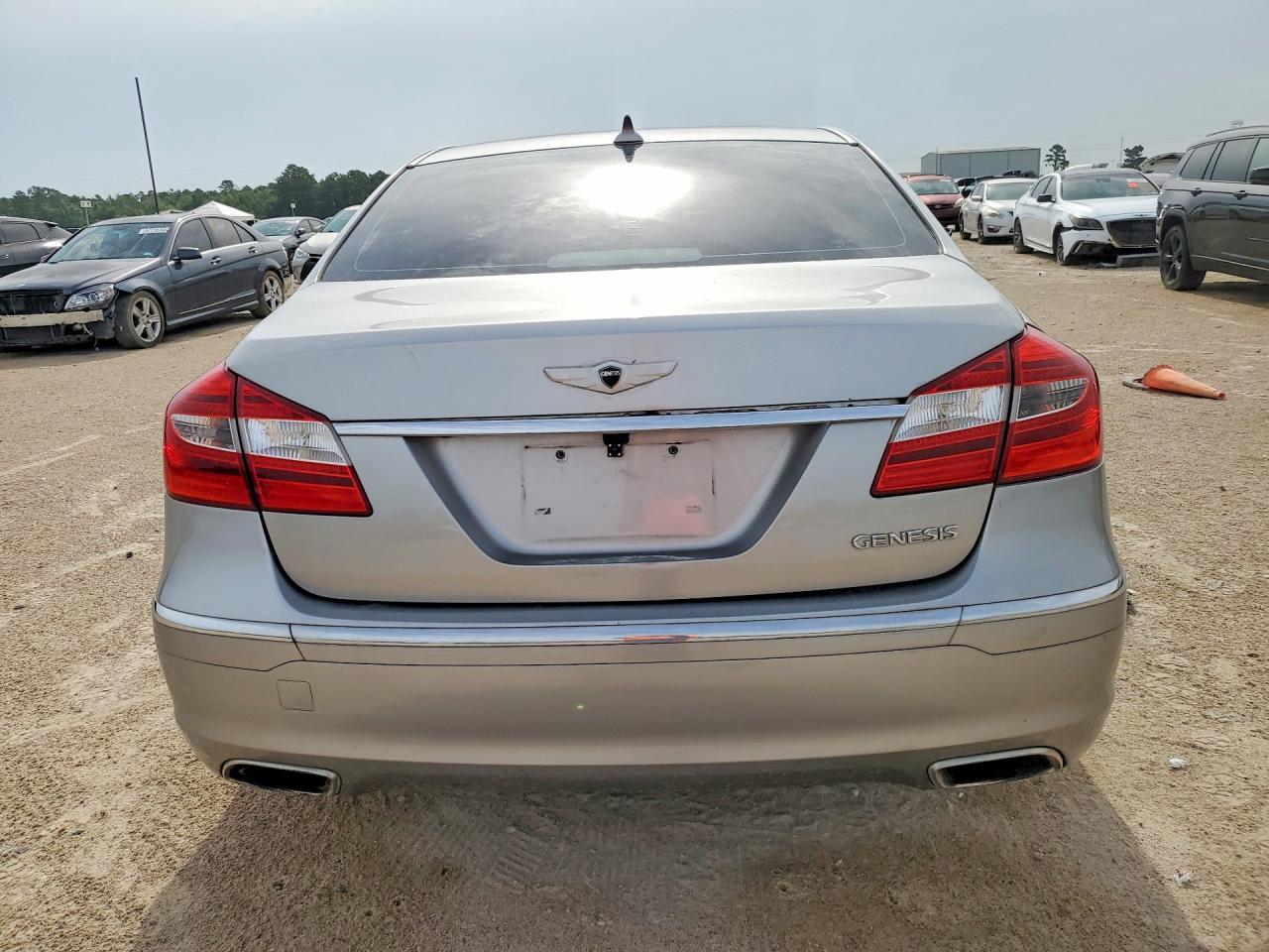 2013 Hyundai Genesis 3.8L - Фото 6