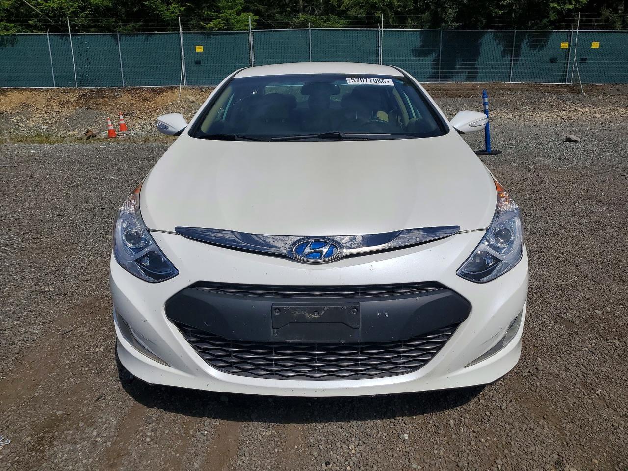 2015 Hyundai Sonata Hybrid Base - Image 5