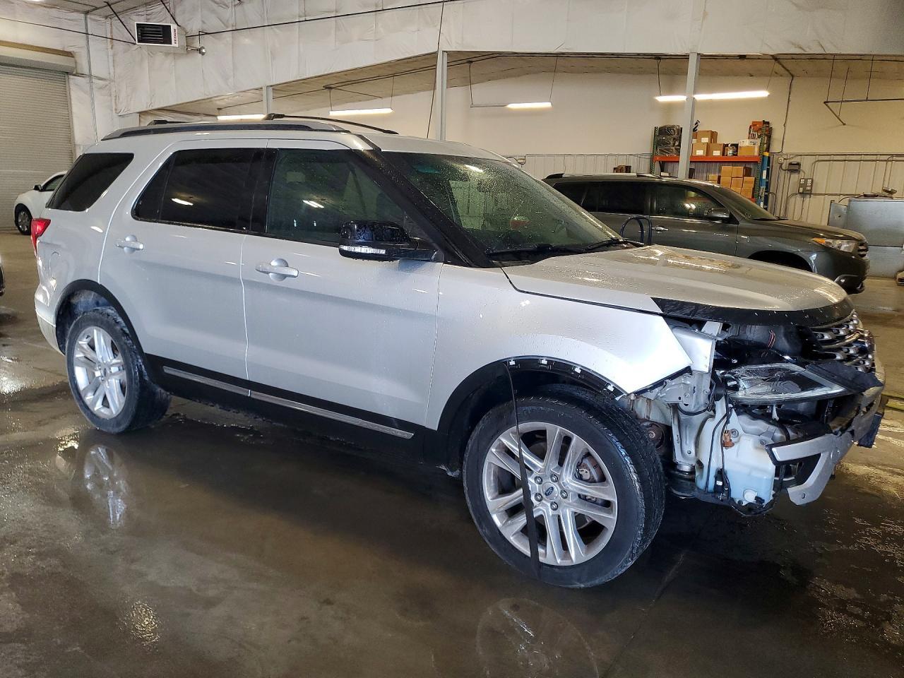 2017 Ford Explorer Xlt - Фото 4