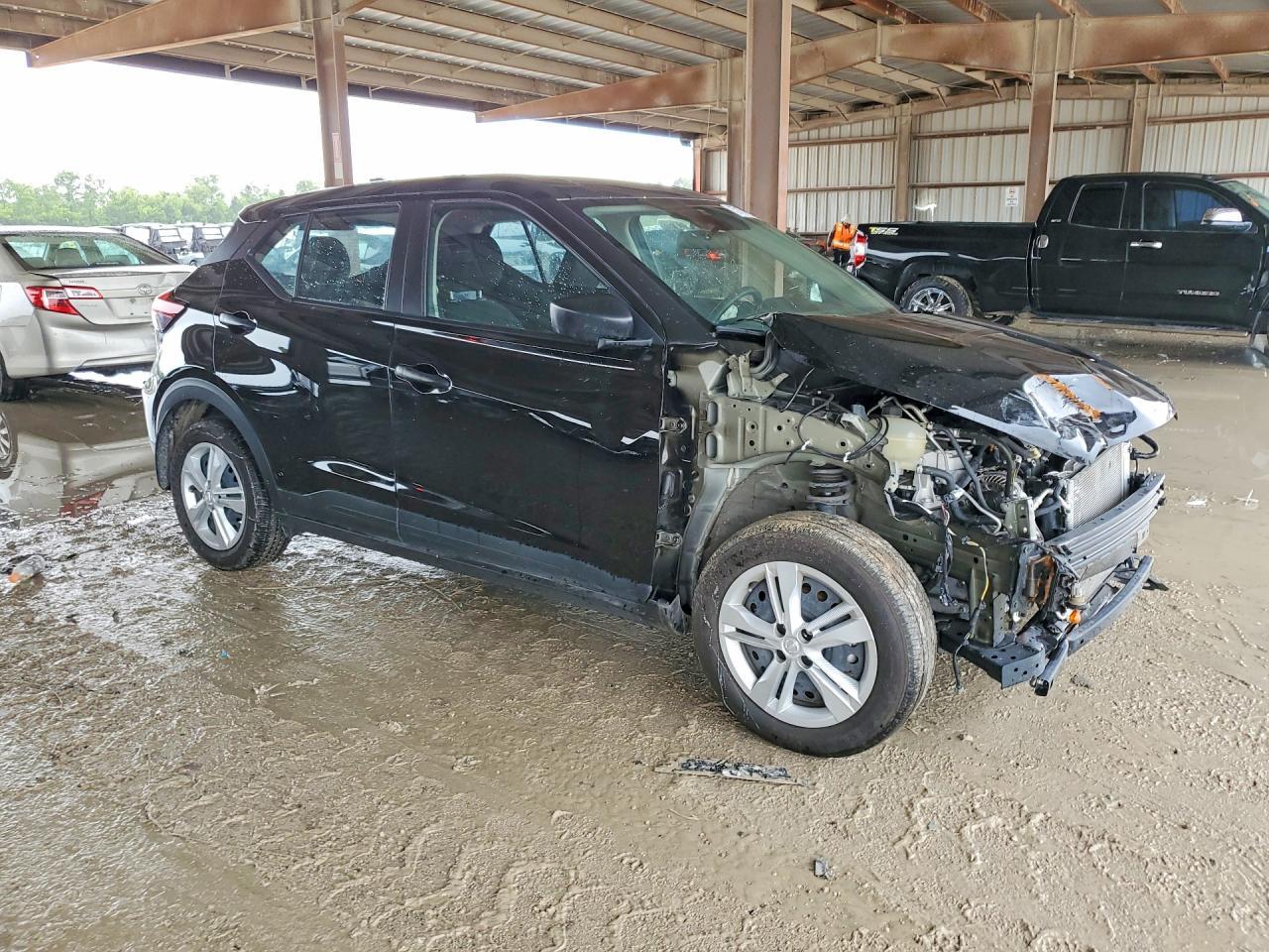 2025 Nissan Kicks Play S - Image 4