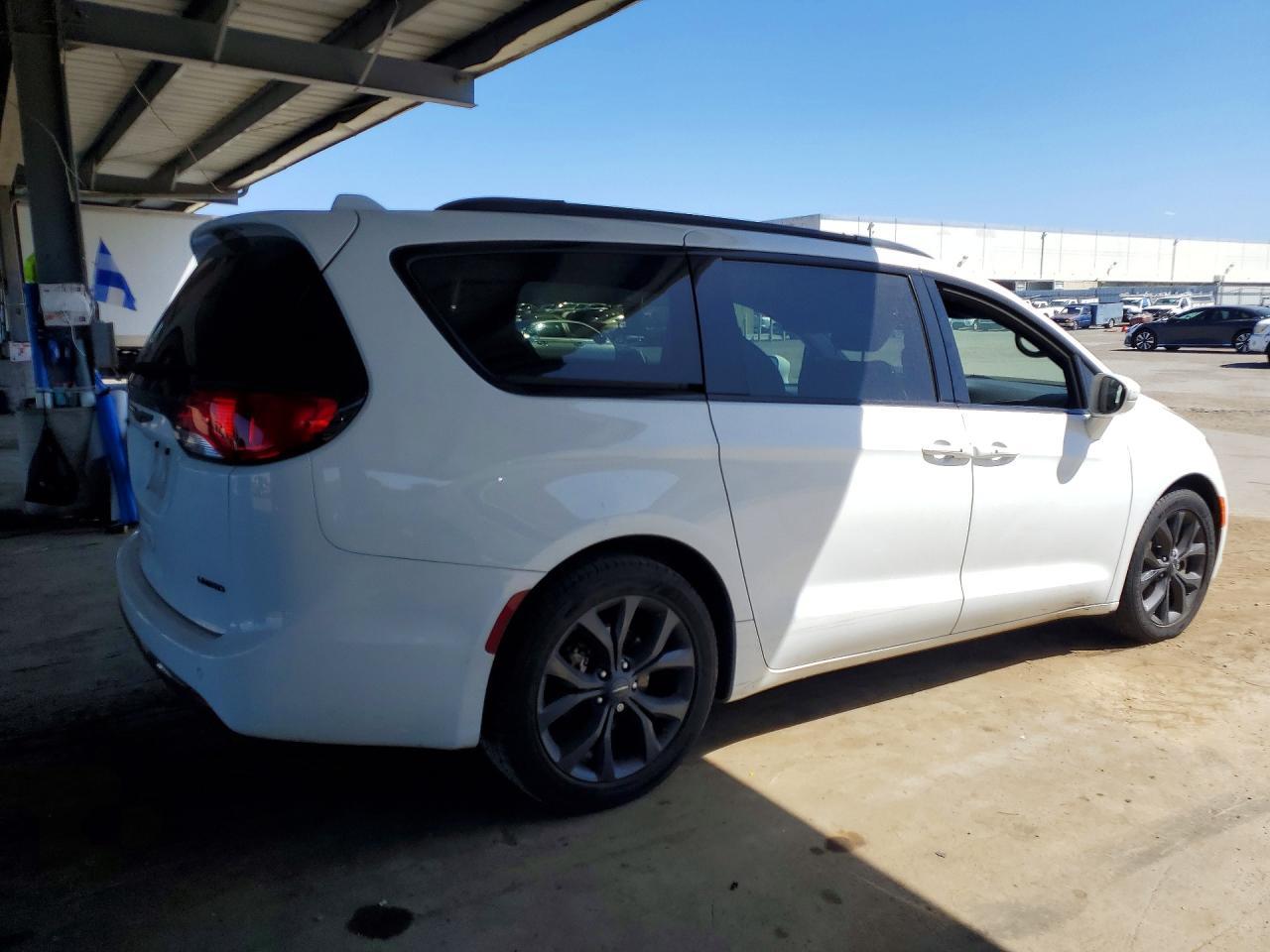 2018 Chrysler Pacifica Limited - Фото 3