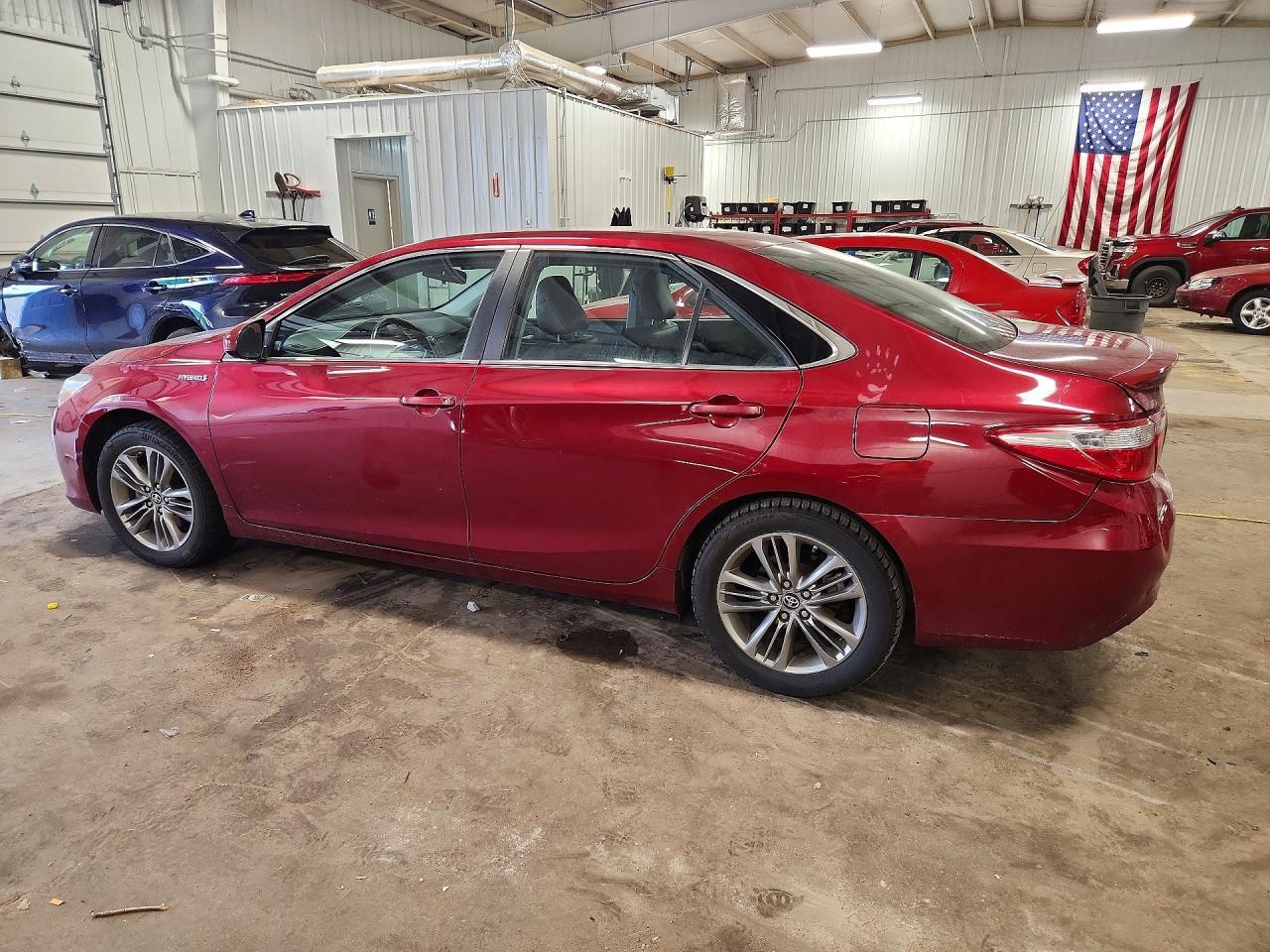 2016 Toyota Camry Hybrid Se - Фото 2