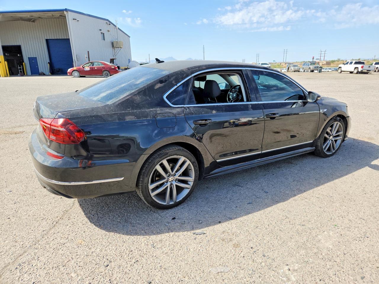 2017 Volkswagen Passat R-Line - Фото 3