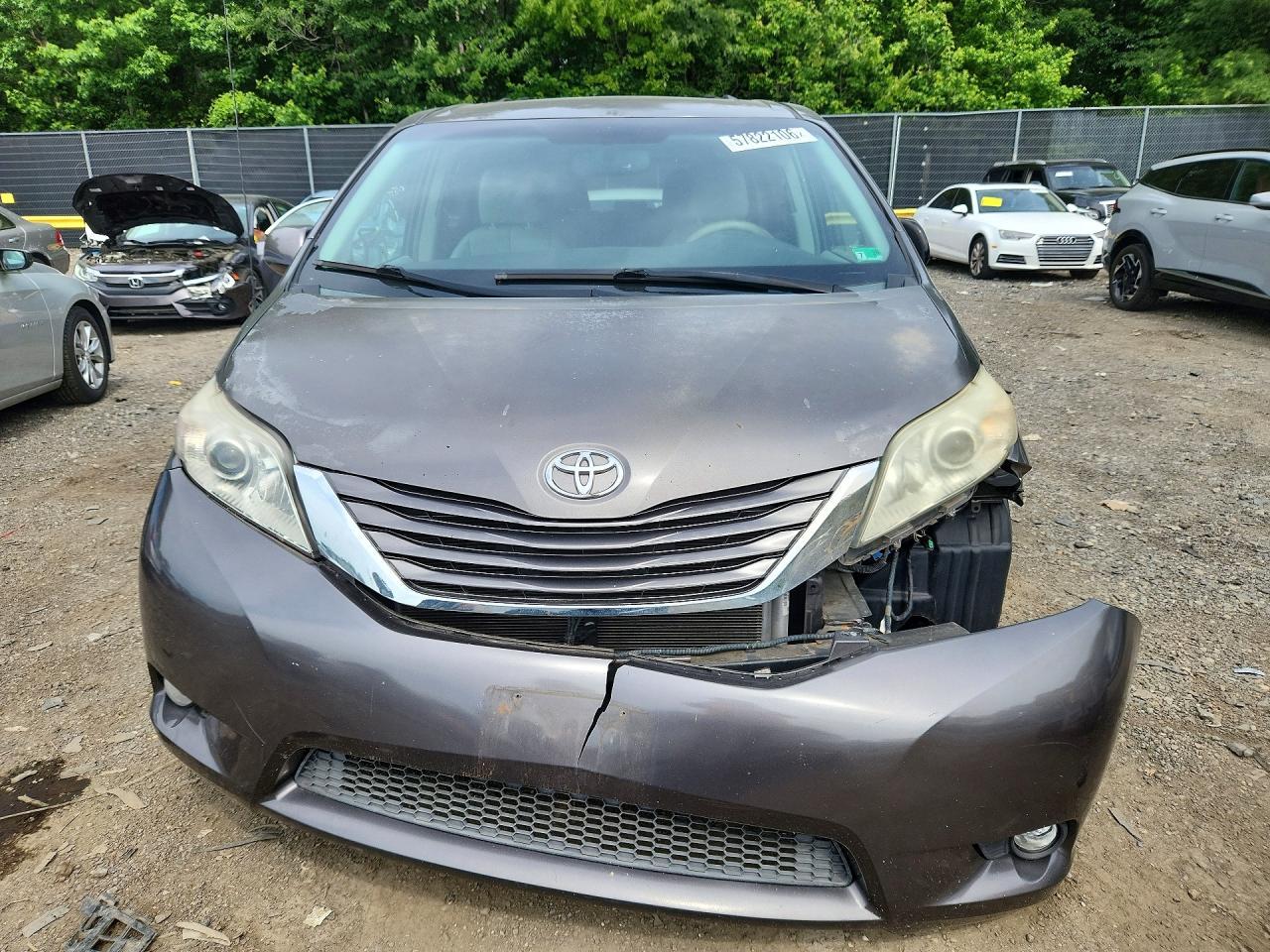 2013 Toyota Sienna Xle 8-Passenger - Image 5