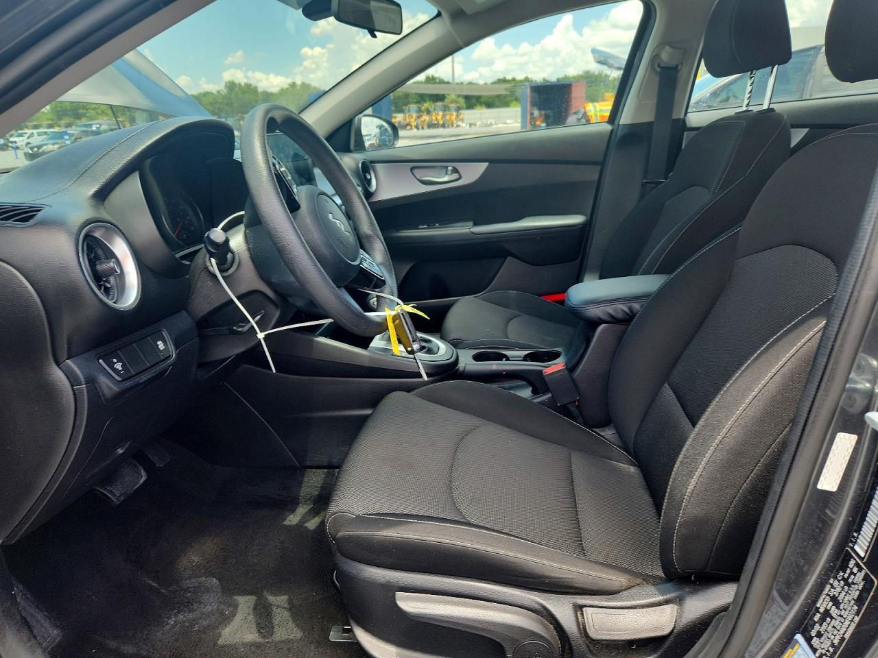 2022 Kia Forte Lxs - Image 7