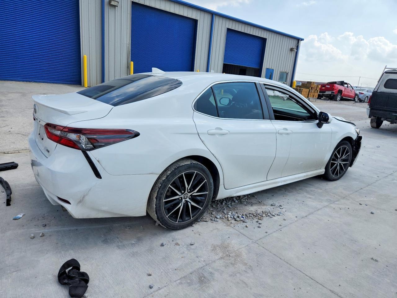 2024 Toyota Camry Se - Image 3