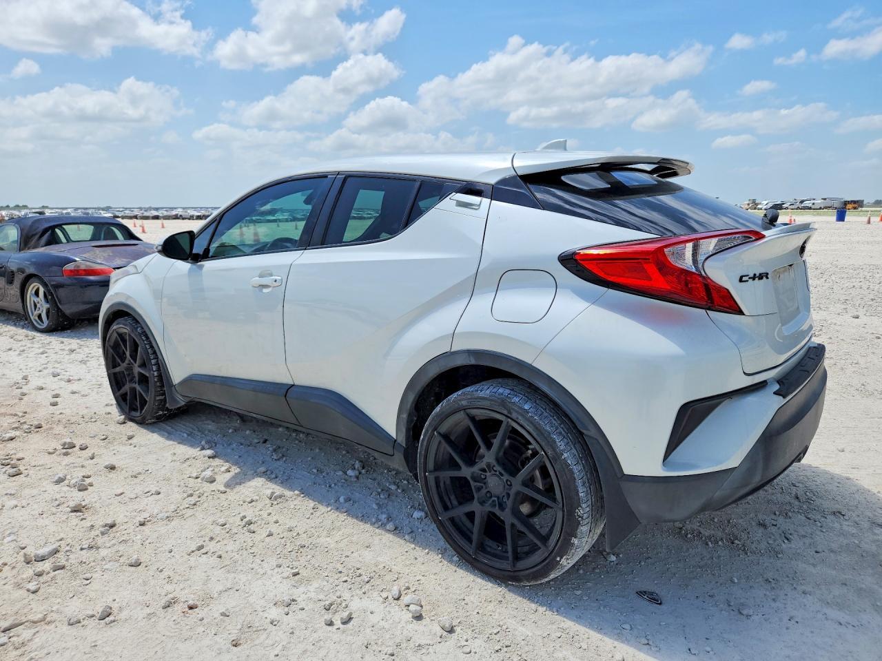 2018 Toyota C-Hr Xle Premium - Image 2